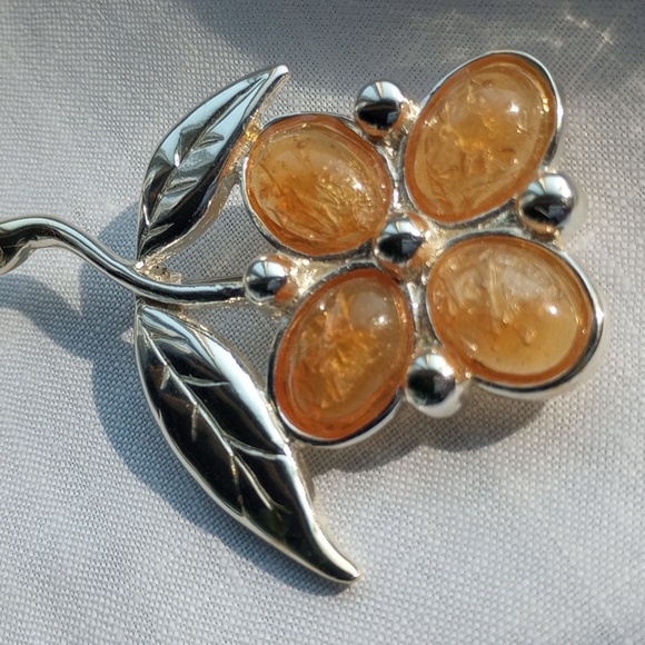 SFJ Floral Brooch With faux Amber cabs And Silver Color 1970 - Picture 5 of 9